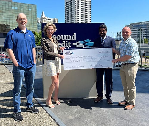 The 2023 FinTech Incubator Challenge winner posing with representatives from Sound and UW Tacoma.
